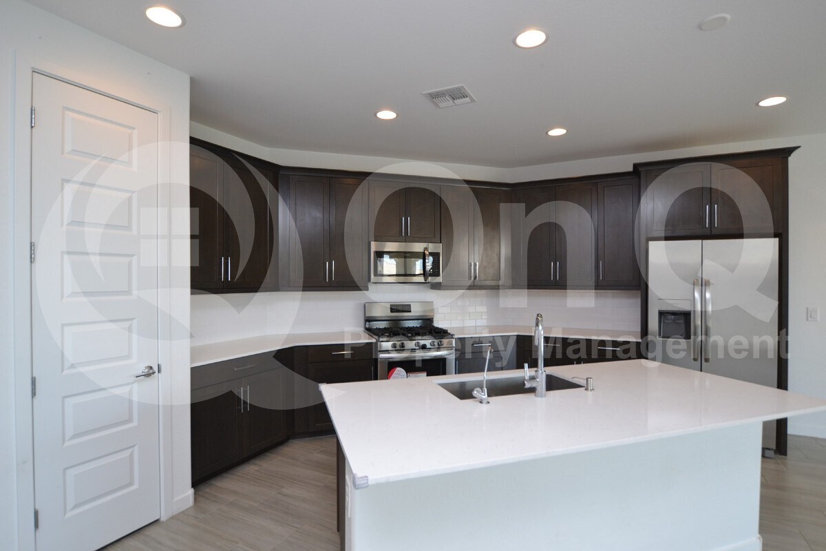 Foto principal - 9213 W Glenrosa Ave