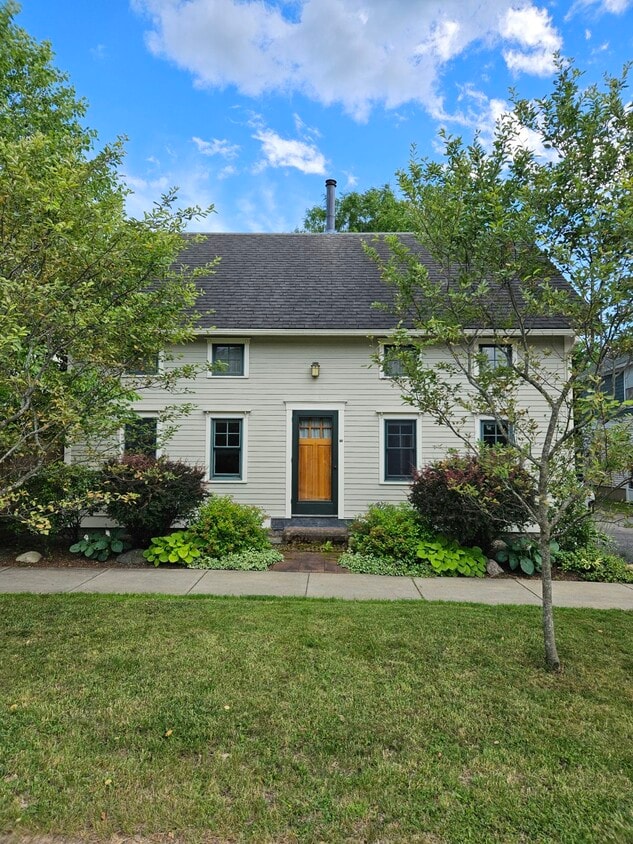 Primary Photo - 12 Seminary St