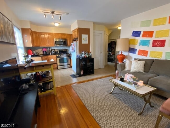 Building Photo - 26 Alexander Ave