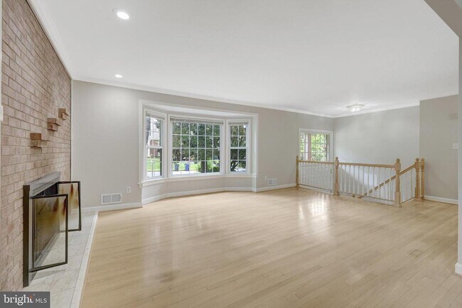 Foto del edificio - 6720 Weaver Ave