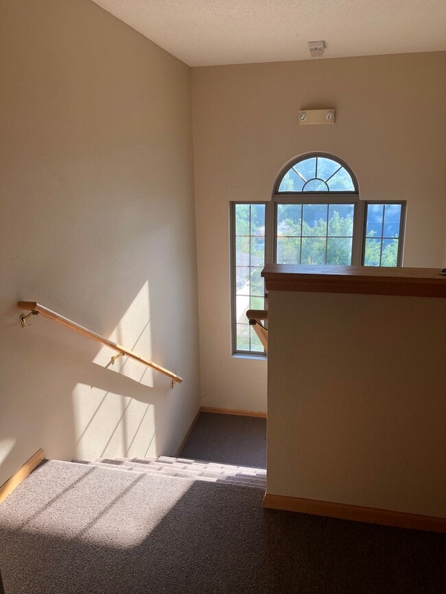 Building Photo - Nice 2br Condo in Coralville close to shopping & interstate