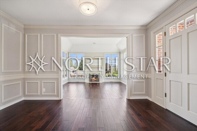 Foto del edificio - Elegant Corner-Lot Living Near Lakeridge High School