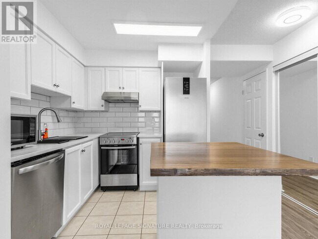 Photo du bâtiment - 43 Eglinton Ave E