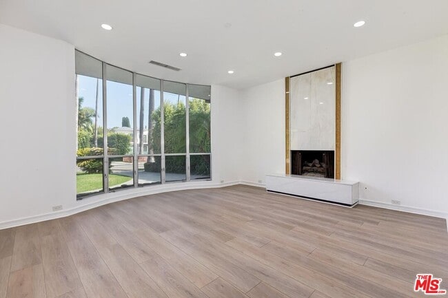 Foto del edificio - 719 N Bedford Dr