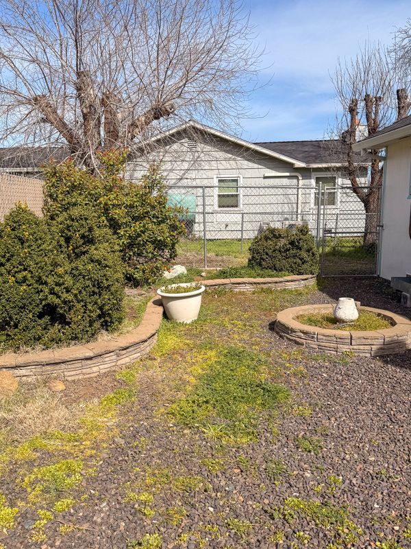 Building Photo - 615 Shasta Ave