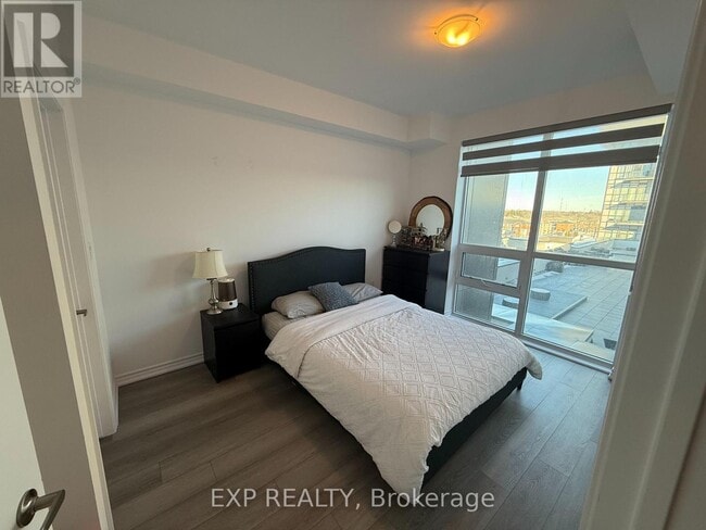 Building Photo - 460 Dundas St E