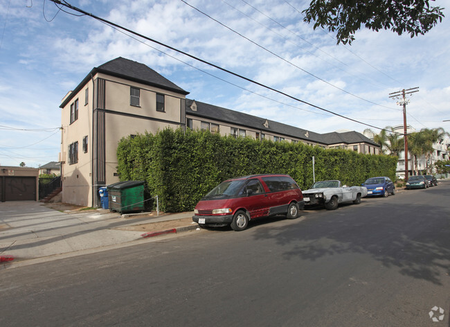 Carlton Manor Apartments - Carlton Way Apartments