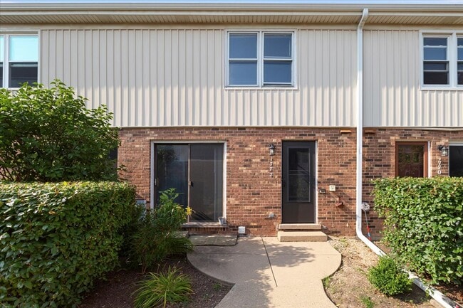 Building Photo - 1772 Pickwick Ln