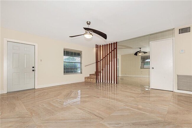Foto del edificio - 8937 NW 27th St