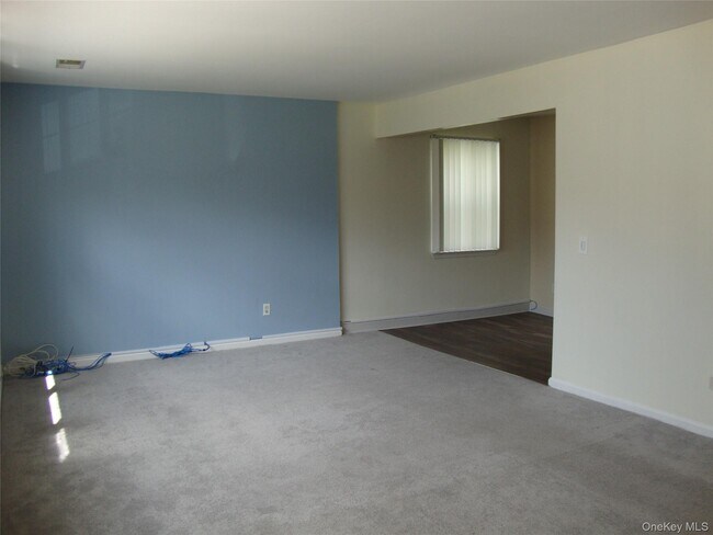 Foto del edificio - 276 Temple Hill Rd