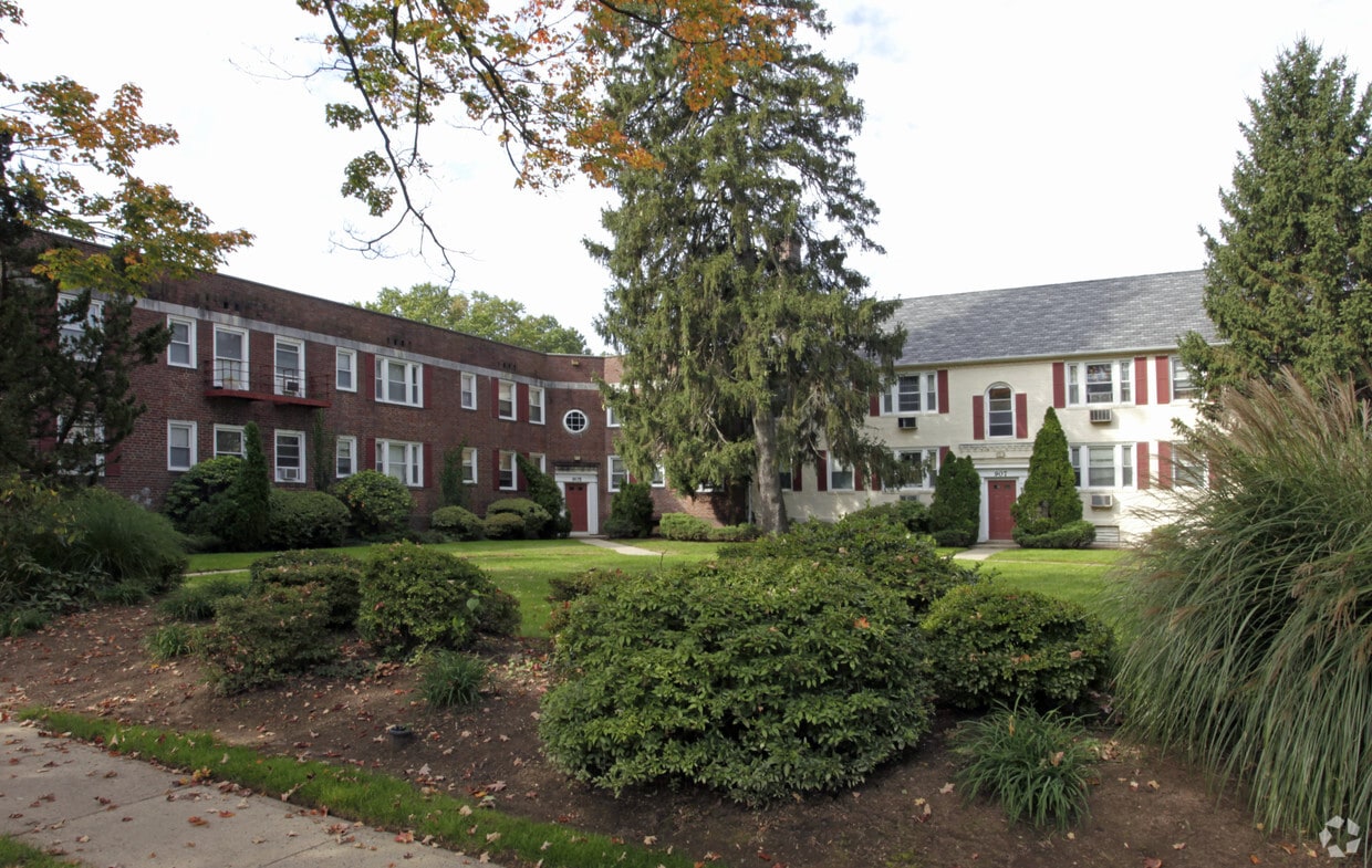 New Meadowbrook Village - 955F East Front Street