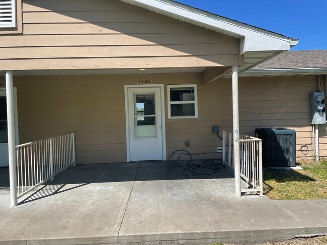 Foto del edificio - 1704 E 5th St