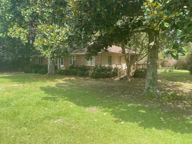 Great house on a large lot in Beauregard. - Great house on a large lot in Beauregard.