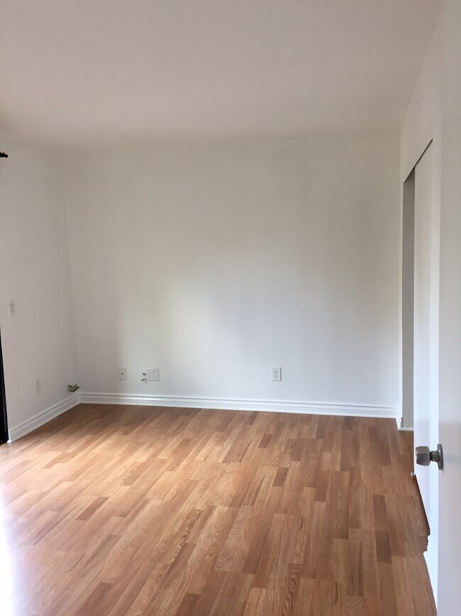 Foto del edificio - 8735 Variel Ave