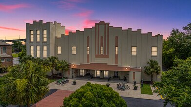 Building Photo - 1000 King St