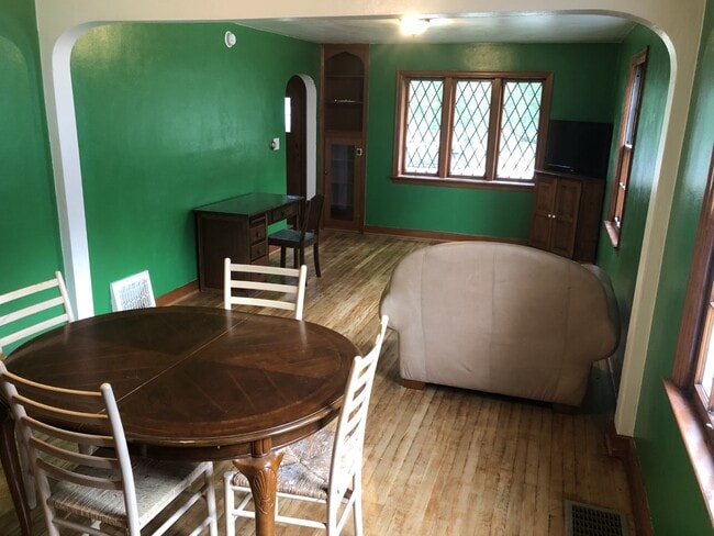 Living/Dining Room - 5 Ohio Ave