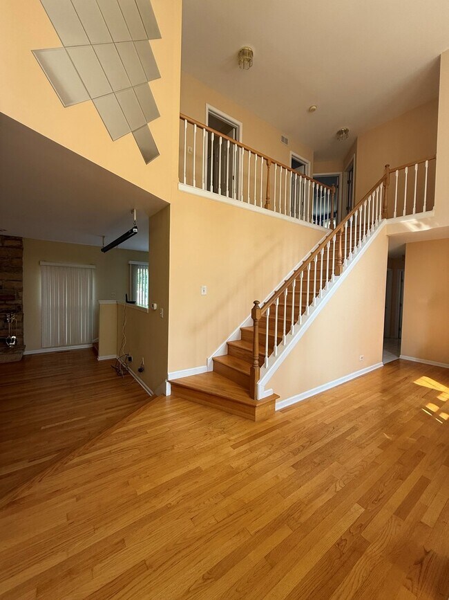 Building Photo - 1062 Dearborn Ln