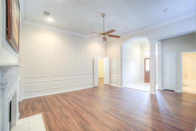 Building Photo - 6757 Burr Oak Dr