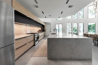 Building Photo - 1 E Wedgewood Glen