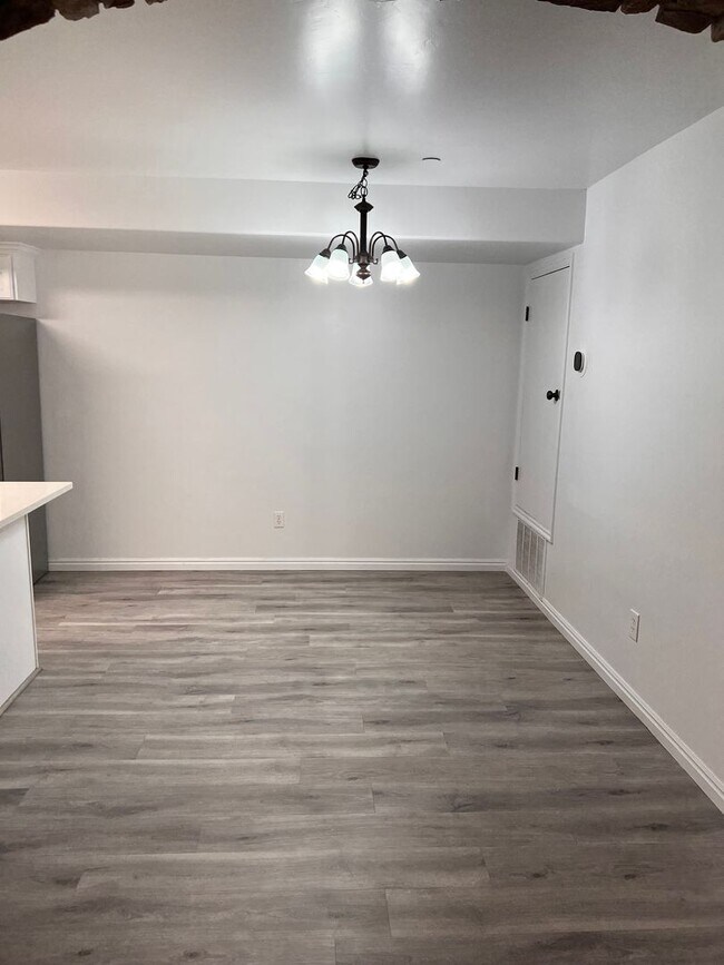 Foto del edificio - Beautiful 3-Bedroom Condo in Pleasant Grov...
