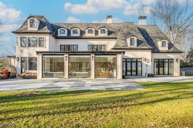 Foto del edificio - 6 Deer Trail Rd