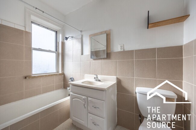 Foto del edificio - 3420 W Irving Park Rd