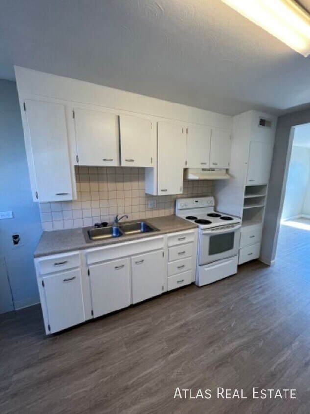 Primary Photo - 5430 W 3rd Pl