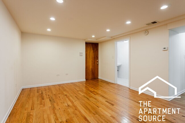 Building Photo - 6535 N Mozart St