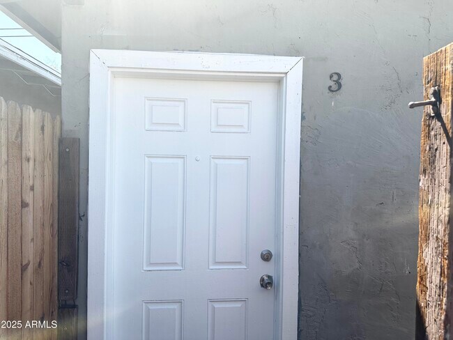 Foto del edificio - 2135 W Hadley St