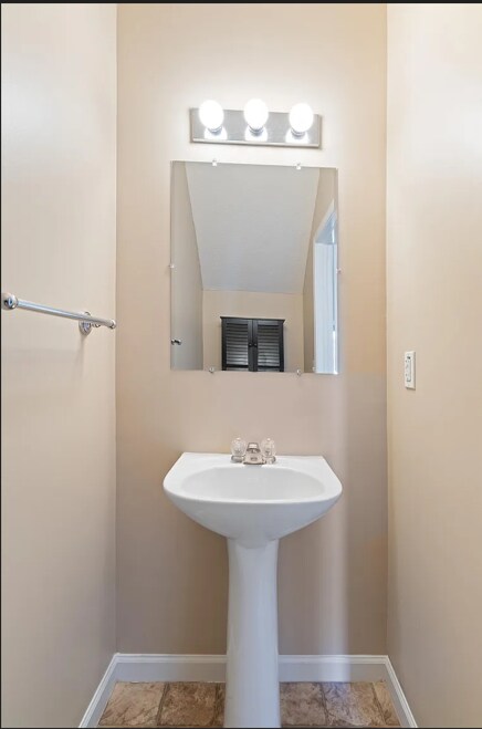Foto del edificio - 1126 Thorncrest Rd