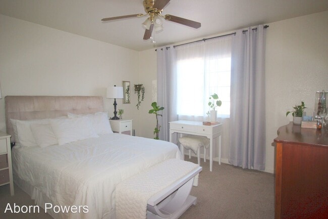 Building Photo - 2 br, 2.5 bath House - 3040 Courtside Drive