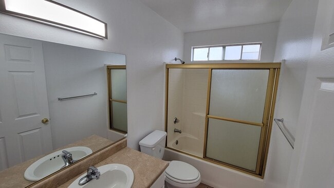 Building Photo - 5245 Riverton Ave
