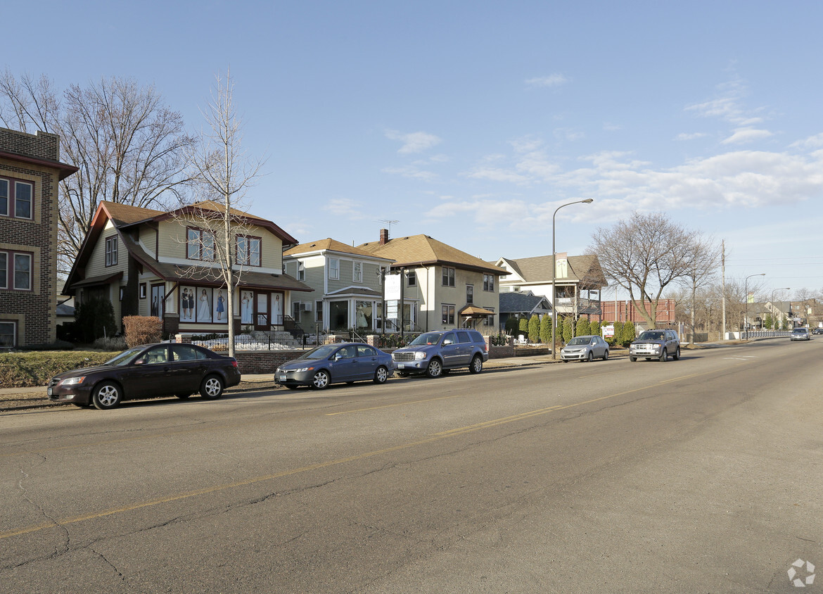 Building Photo - 1200 Grand Ave