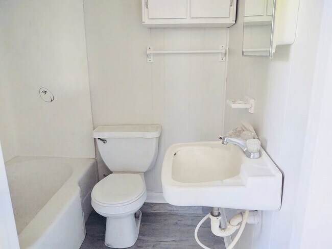 Building Photo - 402 Lamar St