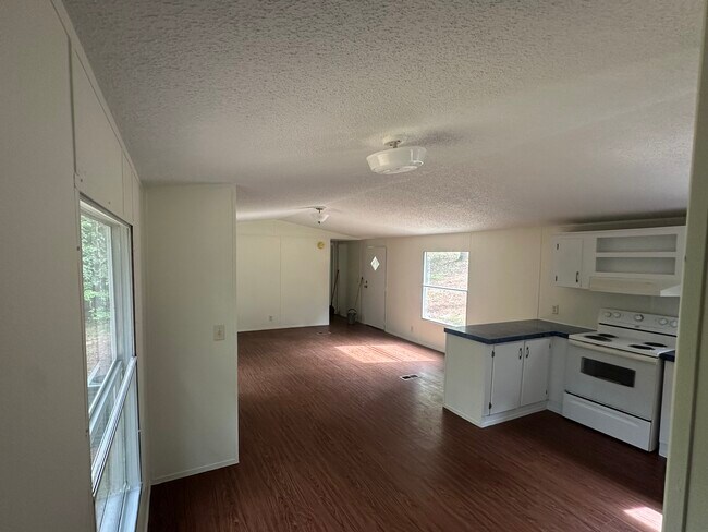 Building Photo - 153 Baywood Trail