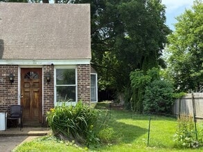 Building Photo - 62 Pleasant St