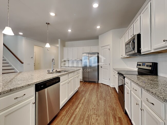 Building Photo - 104 Stagecoach Ln