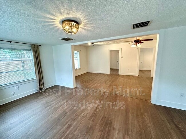 Building Photo - 646 Wood St