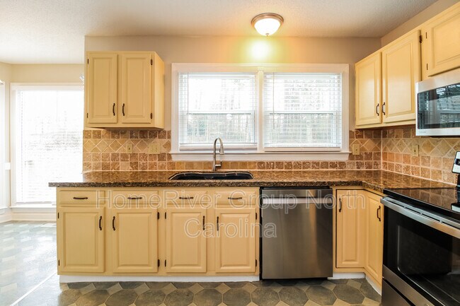 Building Photo - 4817 Hickory Woods Dr