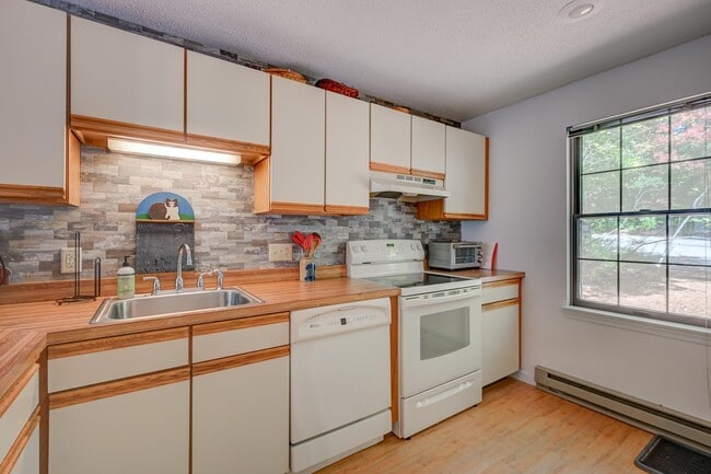 Building Photo - 64 Wildflower Trail