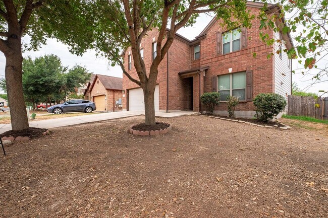 Building Photo - Spacious 3 Bedroom, 2.5 Bath Home in South...