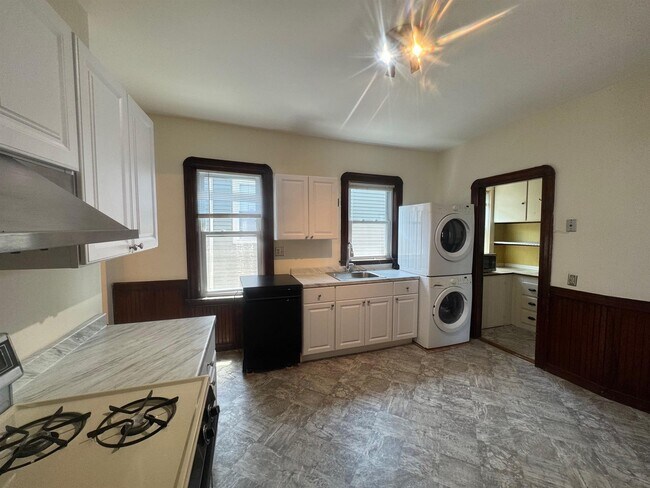 Building Photo - 298A Highland Ave
