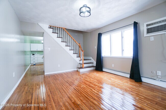 Foto del edificio - 1519 Meylert Ave