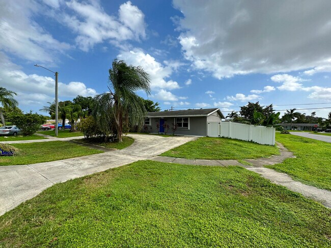 Foto del edificio - 3710 Gull Rd