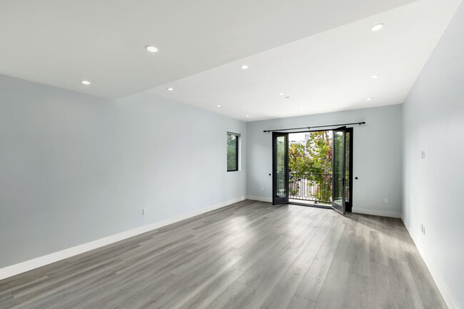 Foto del edificio - 4815 Elmwood Ave