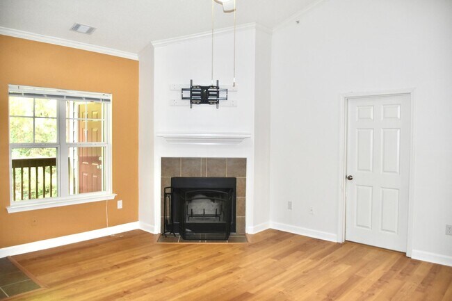 Foto del edificio - Asheville Condo Rental w/ Garage!