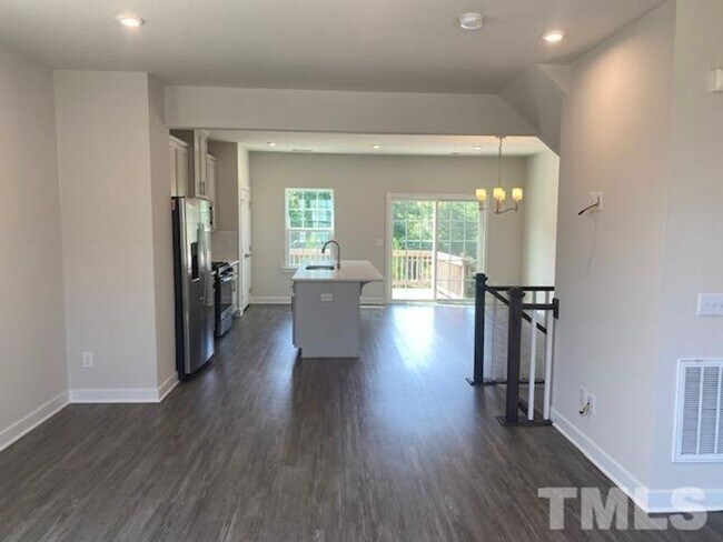 Foto del edificio - 511 Autumn Cure Ct