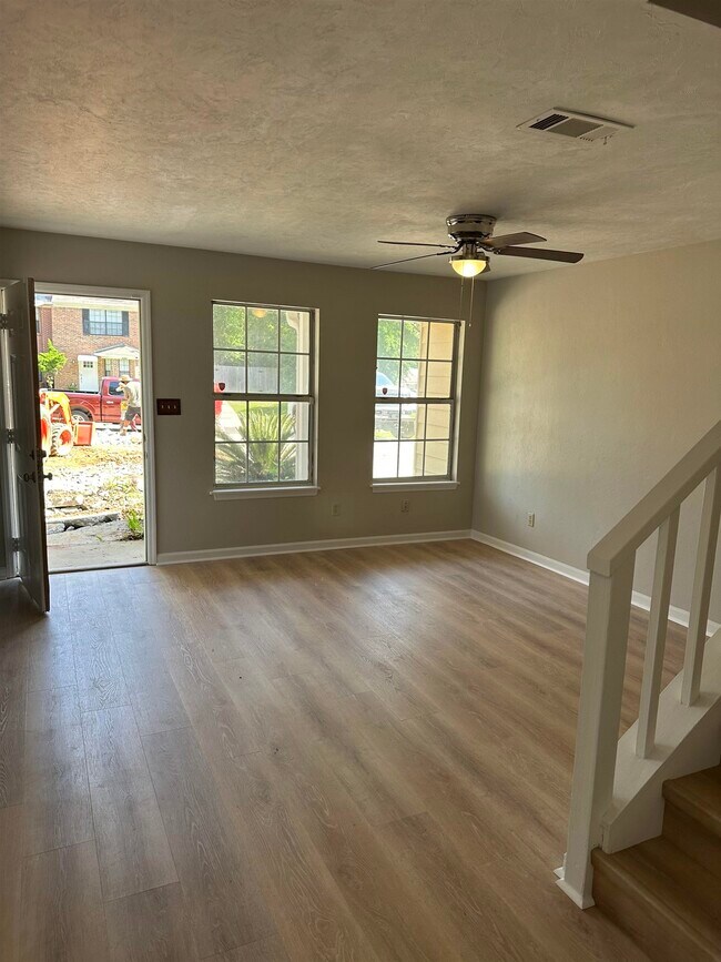 Foto del edificio - 2395 Claremont Ln