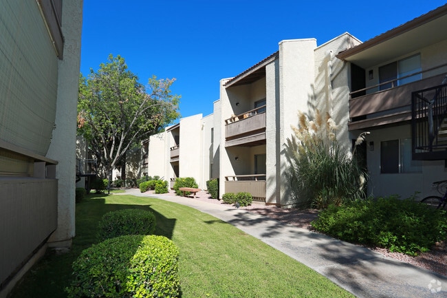 Building Photo - Saguaro Villas