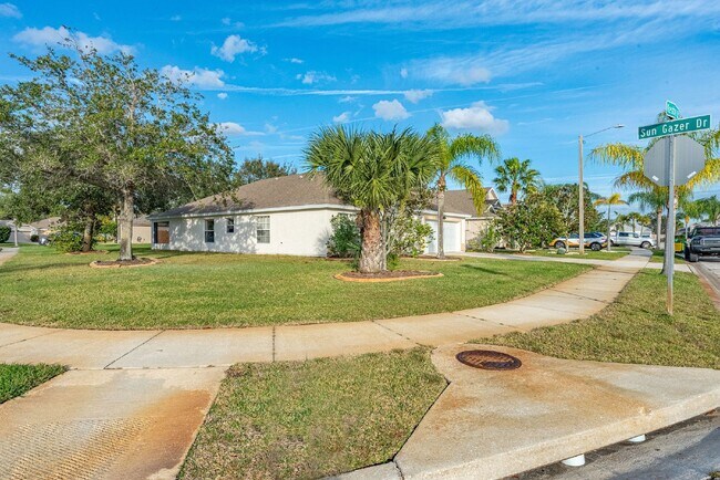 Building Photo - 3 bedroom, 2 bathroom conveniently located!